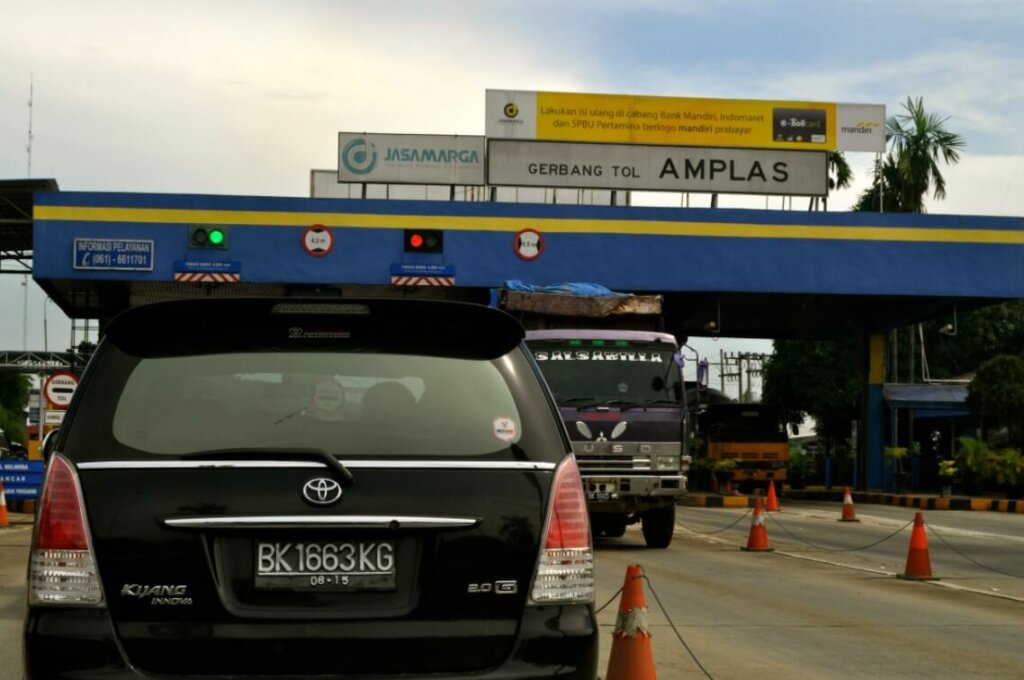 pintu tol amplas kota medan